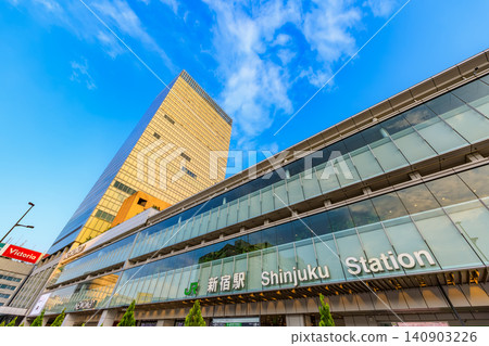 東京新宿街景新宿站南口 東京新宿街景新宿站南口 140903226