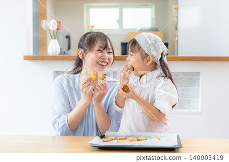 Parent and child making cookies Parent and child making cookies 140903419