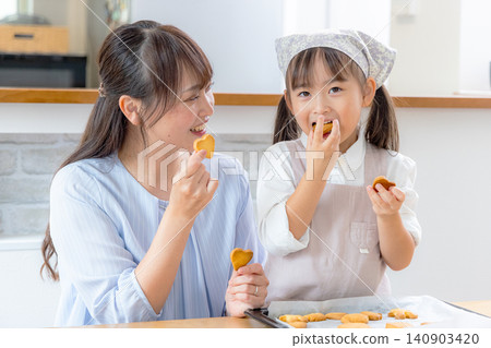 Parent and child making cookies Parent and child making cookies 140903420