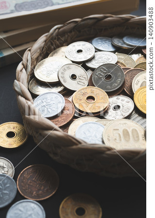 Small change (Japanese coins) Small change (Japanese coins) 140903488