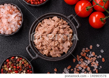 Fish, canned tuna chunks in brine for sandwiches and salads. Canned tuna 140903578