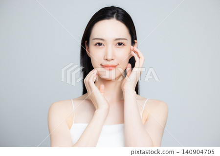 long hair woman 140904705
