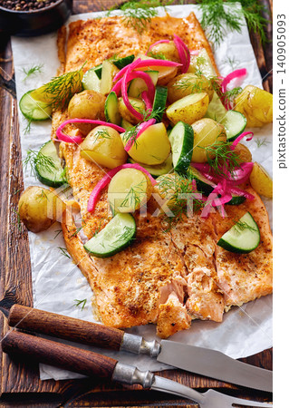 Baked salmon fillet, new potatoes, pickled onion 140905093