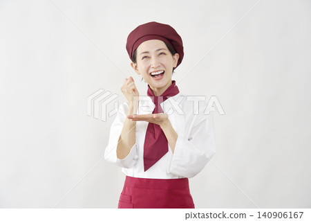 笑容可掬、靈感乍現的女糕點師。 140906167
