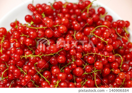of red currant berries of red currant berries 140906884