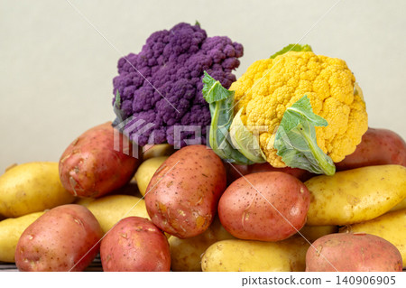 raw organic cauliflower cabbage raw organic cauliflower cabbage 140906905