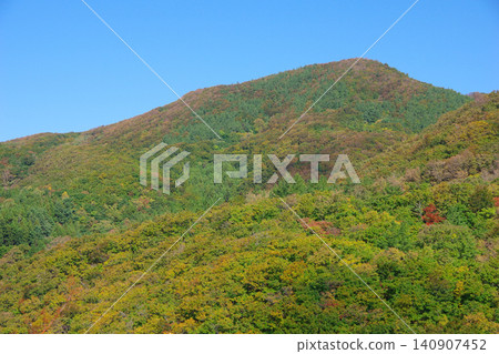 青森縣佐村町後郡附近山區秋葉美景 青森縣佐村町後郡附近山區秋葉美景 140907452