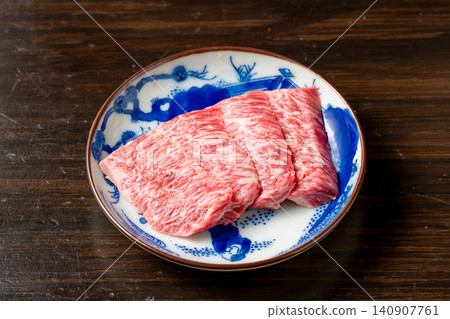品嚐牛橫膈膜這種稀有肉類的濃鬱美味。 140907761