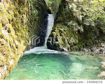 Beautiful waterfall Beautiful waterfall 140908258
