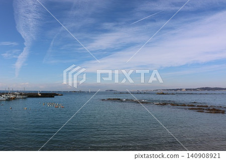 葉山,真瀨海灘,晴空萬裡 葉山,真瀨海灘,晴空萬裡 140908921