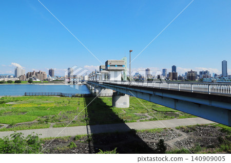 Yodogawa River Dam (Osaka) 140909005