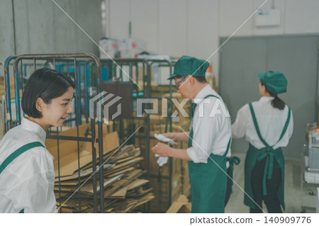 supermarket, backyard, salesperson 140909776