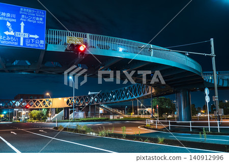 夜幕下的橫濱新港碼頭：新港環形步道 140912996