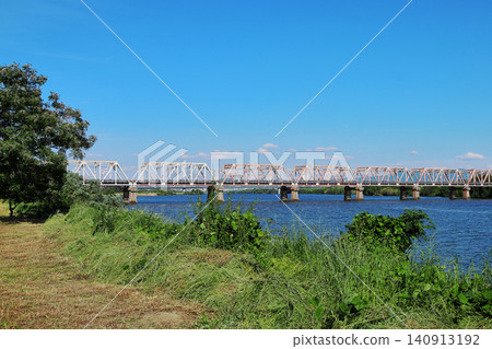 淀川和赤川鐵路橋的景色(大阪) 淀川和赤川鐵路橋的景色(大阪) 140913192