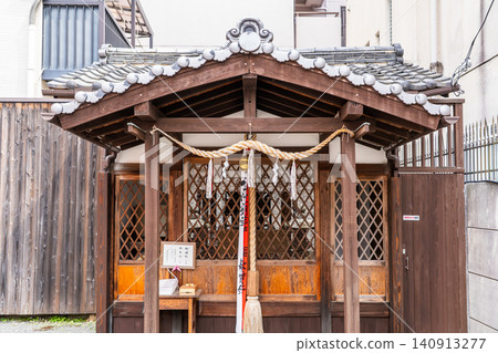 福朝神社（福朝稻荷神社）參拜堂（織田信長贈予謙信的落中落外津屏風上描繪的歷史悠久的神社，其現址即為福朝神社） 140913277