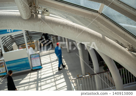 The white framework of the ceiling as seen from the escalator. The white framework of the ceiling as seen from the escalator. 140913800