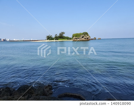 北谷中漂浮著一座無人居住的島嶼 北谷中漂浮著一座無人居住的島嶼 140918090