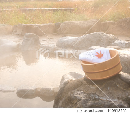 Autumn-colored hot springs: Misasa Onsen Kawara Open-Air Bath Autumn-colored hot springs: Misasa Onsen Kawara Open-Air Bath 140918531