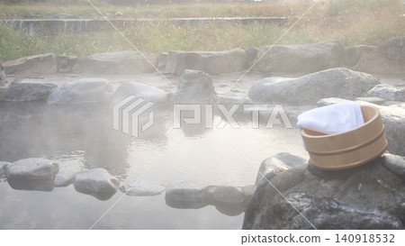 Autumn-colored hot springs: Misasa Onsen Kawara Open-Air Bath Autumn-colored hot springs: Misasa Onsen Kawara Open-Air Bath 140918532