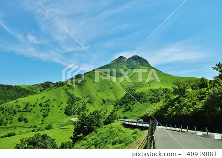 鬱鬱蔥蔥的玉府山 鬱鬱蔥蔥的玉府山 140919081