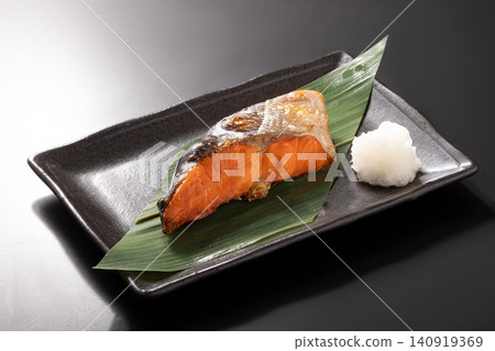 [Hokkaido-produced] Authentic Salted Red Salmon (Grilled) 140919369