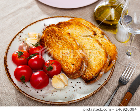 Toast served on platter with tomatoes Toast served on platter with tomatoes 140920094