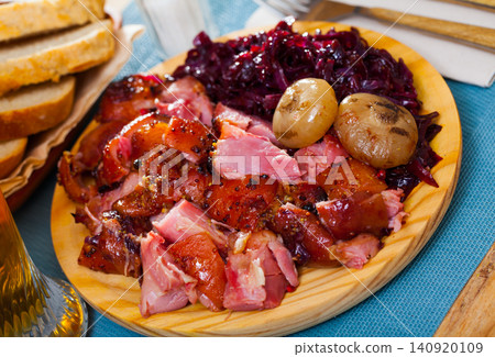 Chopped baked pork knuckle with braised cabbage Chopped baked pork knuckle with braised cabbage 140920109