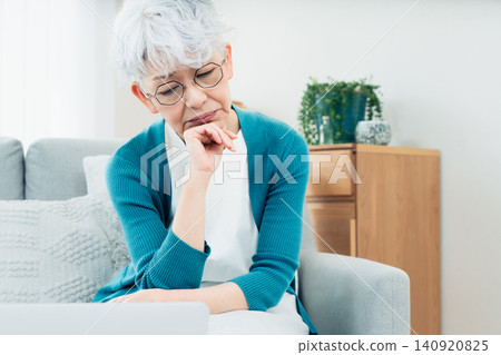 Senior women struggling in their living rooms Senior women struggling in their living rooms 140920825