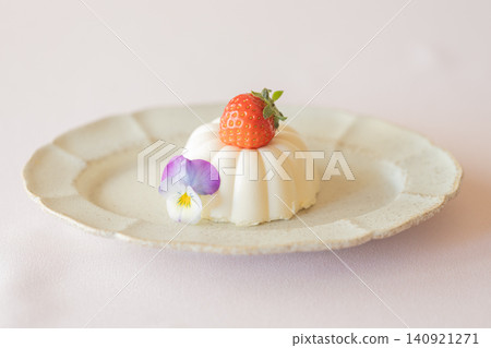 草莓花巴伐利亞奶油 草莓花巴伐利亞奶油 140921271