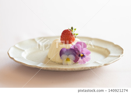 草莓花巴伐利亞奶油 草莓花巴伐利亞奶油 140921274