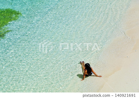 沖繩,伊良部島:海灘與女人 沖繩,伊良部島:海灘與女人 140921691