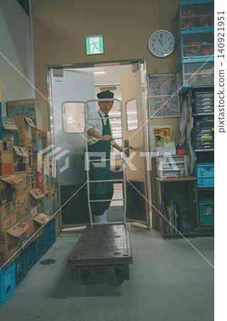 cart, dolly, wagon 140921951