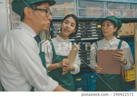 supermarket, backyard, store manager 140922571