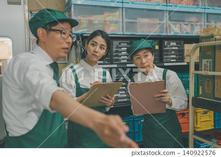 supermarket, backyard, store manager 140922576