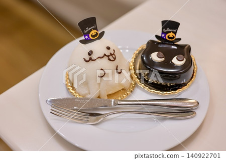 Cute Halloween sweets Cute Halloween sweets 140922701