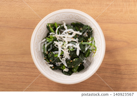 菠菜和煮銀魚沙拉 菠菜和煮銀魚沙拉 140923567