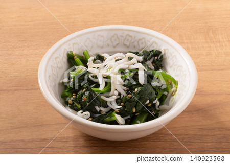 菠菜和煮銀魚沙拉 菠菜和煮銀魚沙拉 140923568