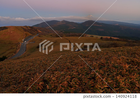 From the Nishina Pass observation deck on the Izu Peninsula: Mount Fuji and the Izu mountain ridge trail as dawn breaks. From the Nishina Pass observation deck on the Izu Peninsula: Mount Fuji and the Izu mountain ridge trail as dawn breaks. 140924118