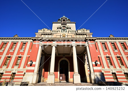 A low-angle view looking up at the main entrance of the Nagoya City Archives (formerly the Nagoya Court of Appeals). A low-angle view looking up at the main entrance of the Nagoya City Archives (formerly the Nagoya Court of Appeals). 140925232