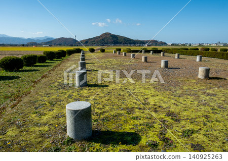 The ruins of the Inaba Provincial Office and the autumn foliage of Omokageyama Mountain, Kofu-cho, Tottori City, Tottori Prefecture The ruins of the Inaba Provincial Office and the autumn foliage of Omokageyama Mountain, Kofu-cho, Tottori City, Tottori Prefecture 140925263