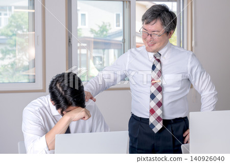 A boss who encourages a depressed subordinate A boss who encourages a depressed subordinate 140926040