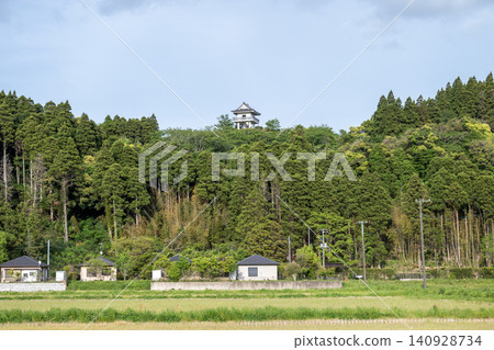 Manboku Castle as seen from the foot of the mountain 140928734