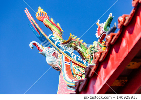 Taiwanese traditional temple roof cutting and carving and eaves decoration art Taiwanese traditional temple roof cutting and carving and eaves decoration art 140929915