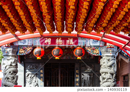 台灣傳統廟宇紅燈籠海與福德祠建築景觀 台灣傳統廟宇紅燈籠海與福德祠建築景觀 140930119