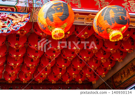 台灣傳統廟宇紅燈籠海與福德祠建築景觀 台灣傳統廟宇紅燈籠海與福德祠建築景觀 140930134