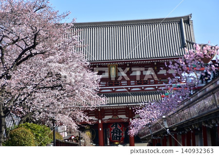Tokyo, Japan: The Hozomon Gate of Senso-ji Temple and a giant lantern inscribed with "Kobunacho," along with Nakamise Street in spring and cherry blossoms in full bloom. Tokyo, Japan: The Hozomon Gate of Senso-ji Temple and a giant lantern inscribed with "Kobunacho," along with Nakamise Street in spring and cherry blossoms in full bloom. 140932363