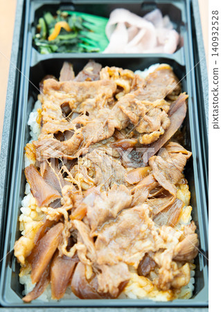 Delicious domestic beef rice bowl bento 140932528