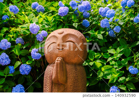 Hydrangeas and cute stone Buddha Hydrangeas and cute stone Buddha 140932590