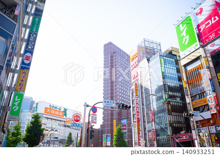 Shinjuku's streets 140933251