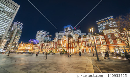 Tokyo Station's city night view: The illuminated station building and skyscrapers [Chiyoda Ward, Tokyo] 140933325
